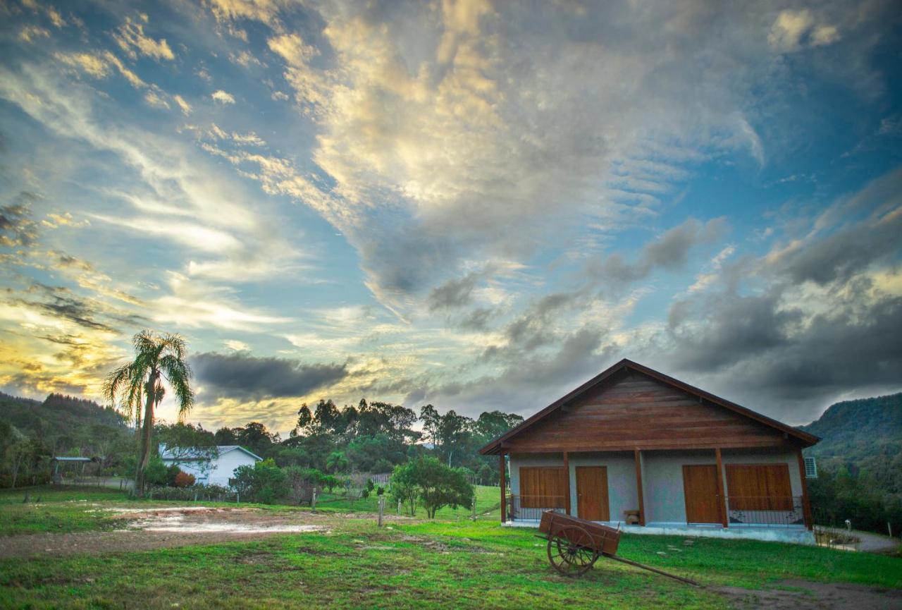 Bangalos Refugio Do Vale Santa Maria do Erval Esterno foto